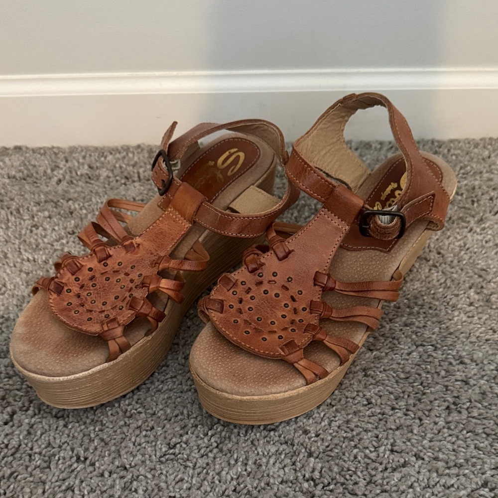 Sbicca Tan Platform Sandals